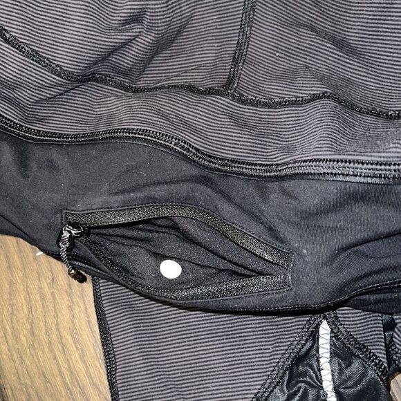 Lululemon
Leggings - Reflective bottoms - Picture 9 of 9